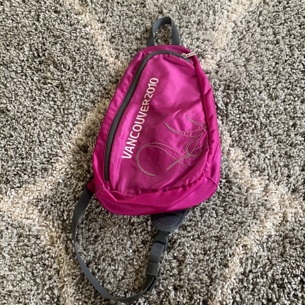 Authentic Vancouver 2010 Olympics backpack, color fuchsia with phone holder